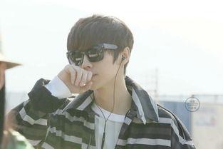 网红吃瓜男生是谁呀图片,他是谁？背后的故事与影响力