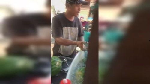 网红吃老汉瓜是谁啊,背后的故事与争议