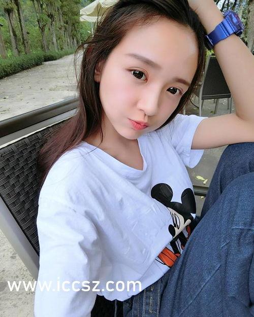 吃瓜网红图片头像男生,揭秘吃瓜网红男生头像背后的故事