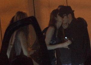 网红夜店吃瓜是真的吗,真相揭秘还是网络炒作？