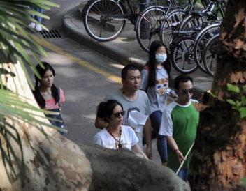 喵小吉地铁拍摄花絮吃瓜网,吃瓜网友热议幕后趣事