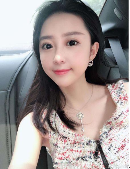 网红吃瓜爆料空姐,空姐真实生活大曝光，吃瓜群众惊呼不已！